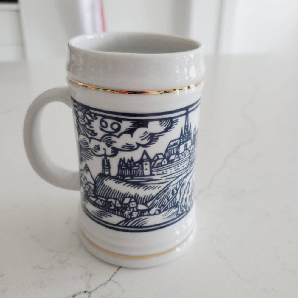 Rare Vintage 1831 HOLLOHAZA HUNGARY PORCELAIN Miniature Beer Mug Gold Trim - Picture 2 of 6